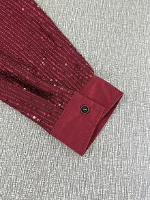 Manfinity AFTRDRK Áo sơ mi nam dài tay, màu trơn, đính sequin, cài một hàng khuy, thích hợp cho đêm tiệc ở Las Vegas. Áo sơ mi nam đính đá, áo sơ mi lấp lánh, áo sơ mi sequin đỏ cho nam. - Màu Đỏ Sâu - Xem 4