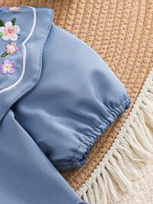 1 pieza Vestido para niñas jóvenes con cuello Peter Pan, bordado floral, mangas abullonadas y lazo azul, vestido de princesa de verano para el 7º cumpleaños, a juego con la familia, lindo y casual para primavera - Azul - Ver 3