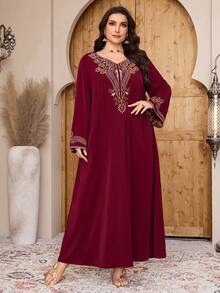 Al Najma 大码女士优雅刺绣阿拉伯风格连衣裙 - 酒紅色 - 查看 6