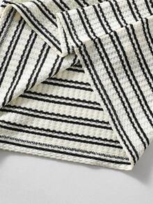 SHEIN Vacaura 男童休闲条纹华夫格 Polo 衫和短裤套装（2 件），卡其色，适合夏季日常穿着和外出活动 - 卡其色 - 查看 6