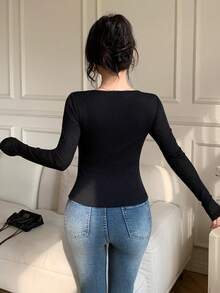 Feyla Women's Casual Solid Color Twist Knot Metal Decor T-Shirt - Black - View 2