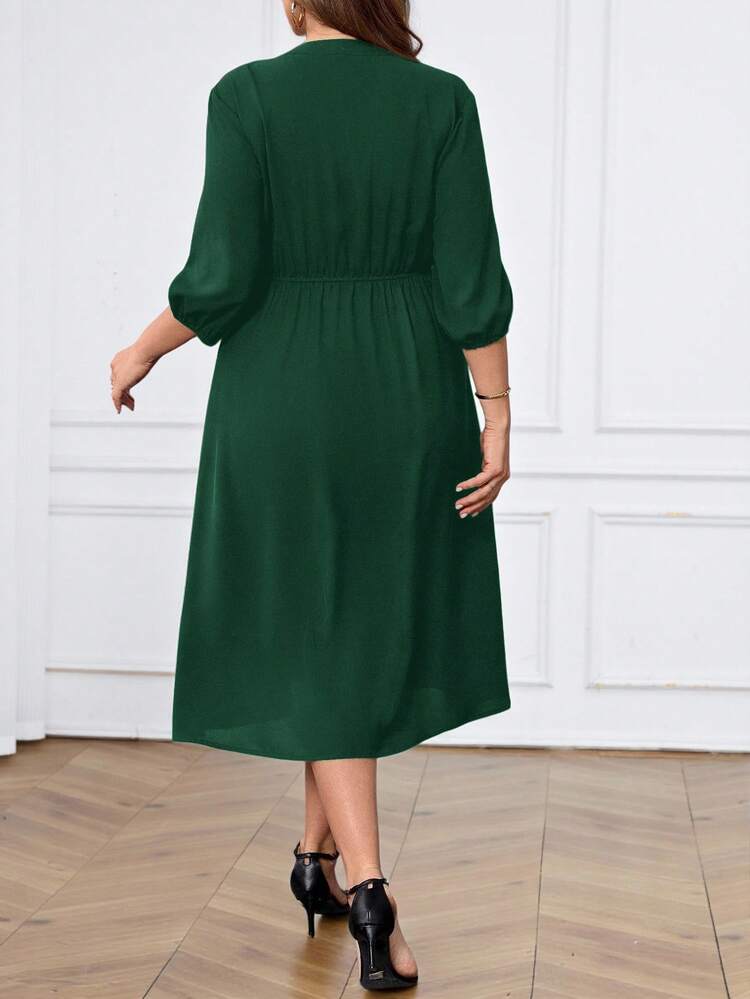 Plus Size Casual & Commute Solid Color V-Neck Regular Shoulder Waist Cinched Dress