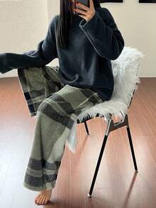 2pcs/Set Women's Thick Solid Color Fleece Top And Plaid Loose Pajama Pants Sleepwear Set, Winter - Navy Blue - View 3