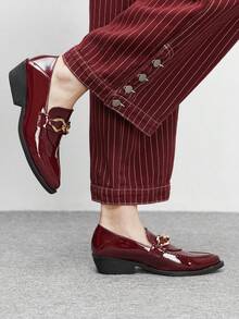 CUCCOO BIZCHIC 女士金属装饰尖头日常通勤平底鞋，酒红色，商务休闲风格 - 酒紅亮皮 - 查看 3