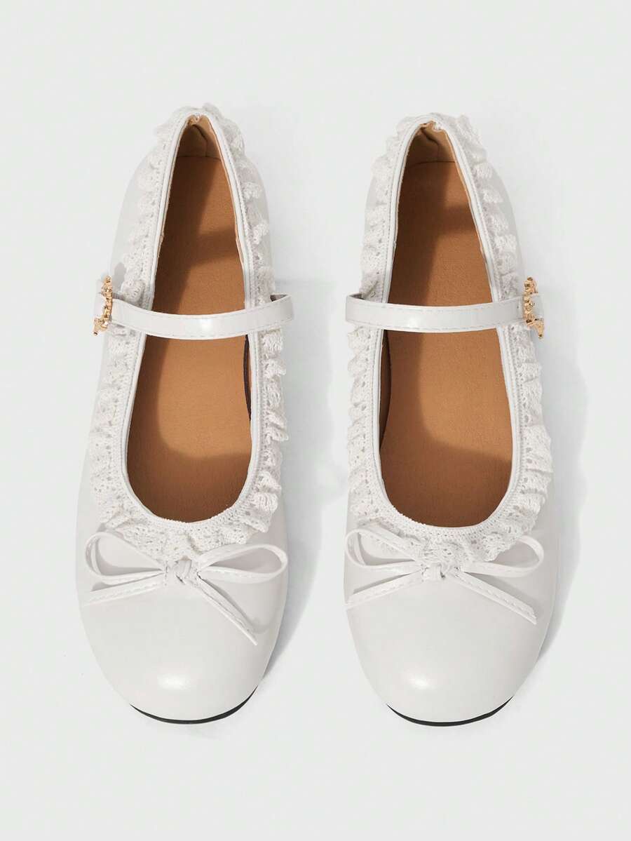 ROMWE Kawaii Giày bệt nữ thời trang và ngọt ngào với viền ren và nơ trang trí, thích hợp cho dịp Giáng sinh. - Vải trắng - Xem 1