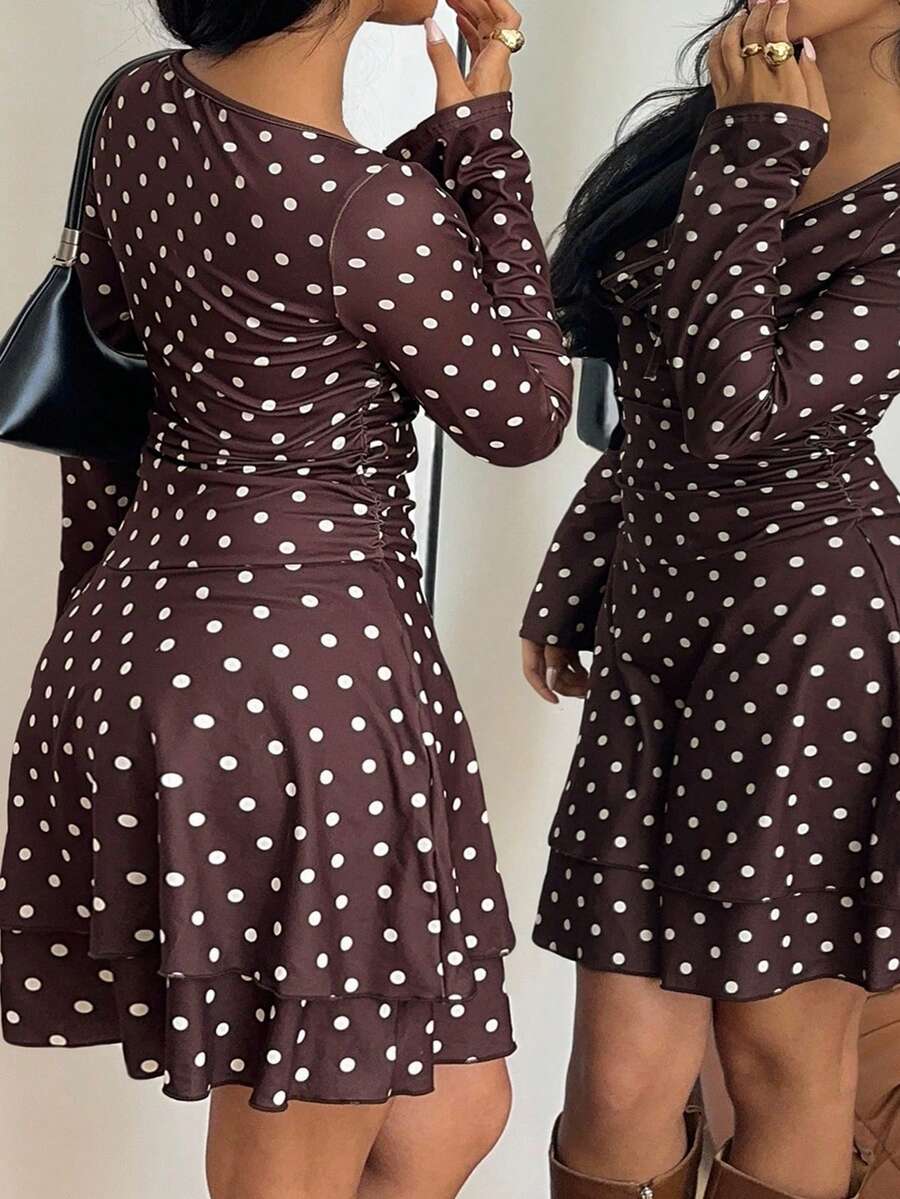 SHEIN EZwear Robe à pois marron à encolure en V, manches longues et volants à l'ourlet pour femmes grandes tailles - Tabac - Voir 1