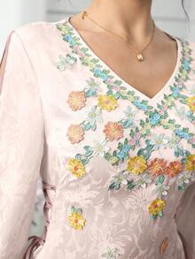 Yasmyna Đầm vàng cổ chữ V, tay xòe, họa tiết hoa thêu phía trước, thích hợp cho mùa xuân/hè. - Màu Hồng baby - Xem 3