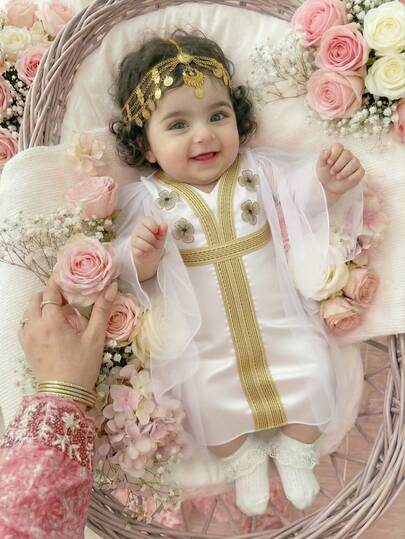 SHEIN Baby Girls' Middle Eastern 3D Floral Solid Color Vest Shawl Mesh Long Sleeve A-Line Dress. Exquisite 3D Floral Design, Fashionable Gold Trim, Classic A-Line Silhouette, Suitable For Various Baby Body Types. Perfect For Daily Outings, Casual Home Wear, Attending Parties And Middle Eastern Festivals, Making Your Little Princess The Center Of Attention. An Ideal Fashionable Item Chosen By Moms For Their Babies.