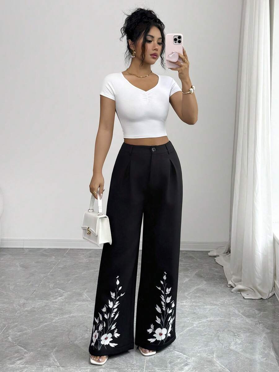 SHEIN Elenzya Bộ đồ nữ thường ngày in hoa, quần ống rộng dáng suông và áo croptop, set 2 món mùa hè, quần ống rộng nữ, set quần hai mảnh, set quần và áo mùa hè, trang phục nữ thường ngày, trang phục mùa hè nữ, quần kiểu Y2K, trang phục mặc nhà, quần ống rộng, quần công sở, set đồ đi nghỉ mát nữ, set 2 món nữ, trang phục hợp xu hướng, set 2 món nữ, trang phục mùa hè cho nữ. - màu đen - Xem 1