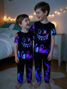 SHEIN 两件套男童贴身夜光火焰图案圆领长袖T恤和裤子睡衣套装 - 黑色 - 查看 10