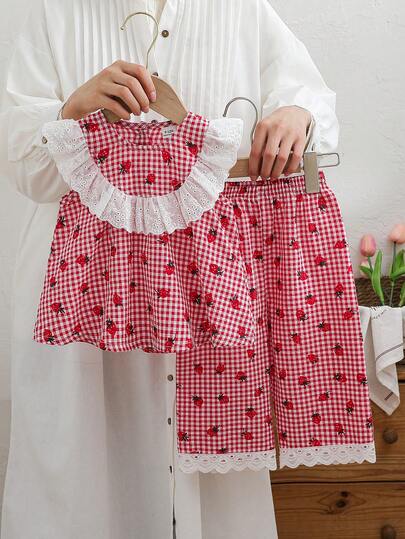 Baby Girls' Sweet Cute Red & White Plaid Strawberry Print Sleeveless Round Neck Drawstring Design Collar Embroidered Floral Trim Loose Tank Top And Floral Trim Pants Comfortable Casual T-Shirt Set
