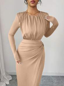 SHEIN Elenzya 女士针织收腰金属装饰修身优雅日常通勤时尚法式街头复古百搭圣诞派对新年假日商务棕色长袖连衣裙，秋冬款 - 卡其色 - 查看 5