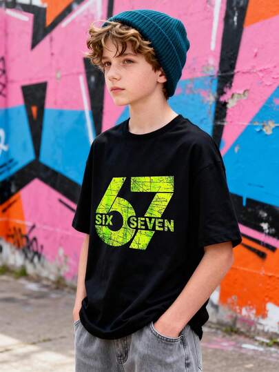 Fantacosmos 男童休闲舒适针织圆领宽松T恤，印有数字67图案，适合日常、上学、外出、运动、度假、派对等场合穿着。