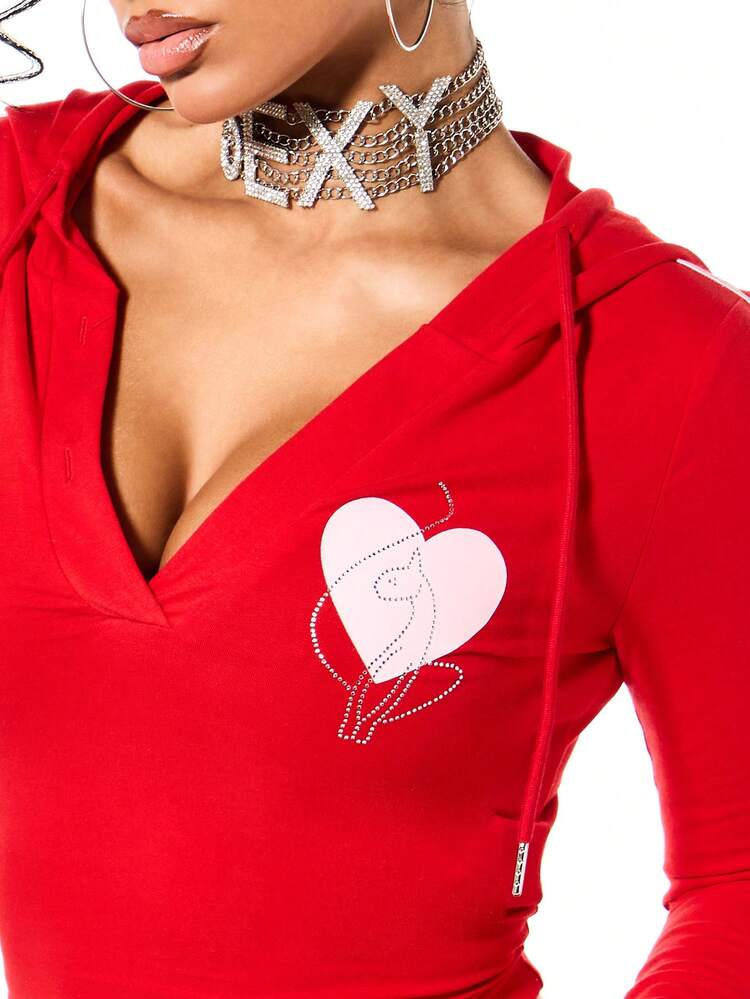 BABYPHAT 하트 프린트와 화이트 대비 파이핑이 있는 후드 저지 크롭탑, 발렌타인 데이용 긴팔 브이넥 탑, 레드
