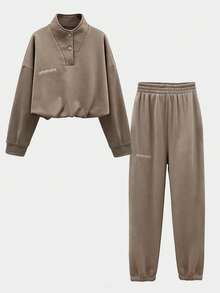 EMERY ROSE Bộ đồ thể thao nữ cỡ lớn kiểu Mỹ mới, cổ cao, tay dài, thêu chữ, gồm áo sweatshirt và quần nỉ có túi thêu, kiểu dáng retro tối giản, áo nỉ có dây rút ở gấu áo và nút cài, cùng quần nỉ cạp chun có gấu, thích hợp cho đi dạo, chơi thể thao và mặc thường ngày. - Màu Khaki - Xem 4