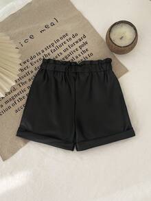 新款黑色女婴皮短裤，裤脚饰有纽扣，舒适、时尚、优雅、甜美可爱，是日常出行的必备单品。 - 黑色 - 查看 2