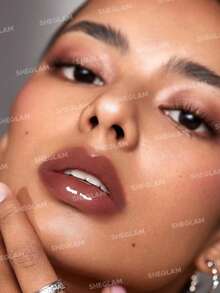 SHEGLAM Glaze Daze 唇彩葡萄汁閃亮有色唇彩高光澤度豐唇護理滋養不易褪色液體唇彩化妝品 唇彩 品牌 美容 化妝 化妝品 適合女性與女孩 完美搭配冬季 Y2K 時尚 流行 生日禮物 假期 派對準備就緒 最佳顏色