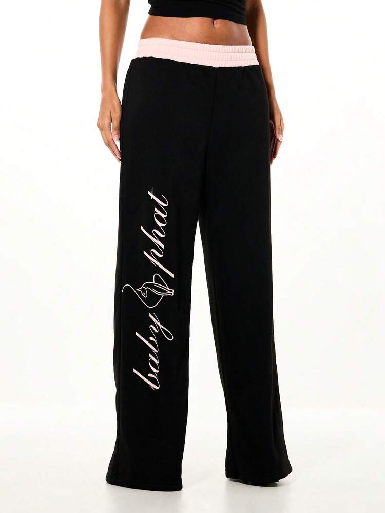 BABYPHAT 발렌타인 데이를 위한 핑크 허리 밴드와 스크립트 텍스트가 있는 콘트라스트 디테일 와이드 레그 스웨트팬츠