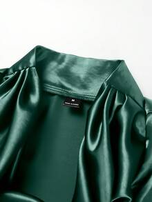 Manfinity AFTRDRK Áo sơ mi nam dài tay cổ đổ màu đen satin Manfinity Men, kiểu dáng ôm sát, thích hợp cho các bữa tiệc, lễ hội Halloween, Giáng sinh, Năm mới, dạo phố hàng ngày và những buổi hẹn hò. Món quà hoàn hảo dành cho bạn trai/chồng nhân dịp kỷ niệm. - màu xanh lá - Xem 5