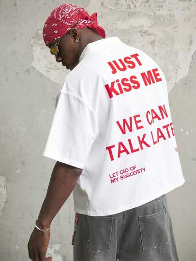 Manfinity Roghcode Casual cropped los rood slogan grafisch print wit patroon overhemd