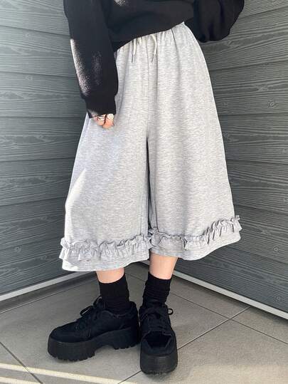 FRIFUL Quần short nữ cạp chun, chiều dài ống quần 15cm, viền bèo nhún, kiểu dáng thể thao.