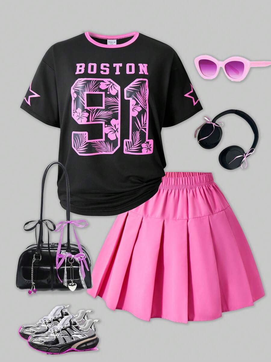 SHEIN ChillGRL Bộ đồ 2 món phong cách đường phố thường ngày tối giản dành cho nữ tuổi teen: Áo thun cổ tròn màu hồng phối đen tay ngắn bất đối xứng in hình ngôi sao và số 91, chữ Boston, kèm chân váy xếp ly màu hồng, thích hợp cho mùa xuân/hè. - Nhiều màu - Xem 1