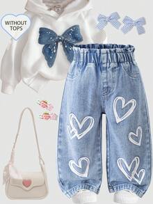 SHEIN 女婴浅蓝色弹力腰带白色爱心印花口袋设计休闲牛仔裤，适合所有季节。无论是日常出行、校园生活还是周末旅行，都能让孩子的每一天充满纯真与活力。 - 藍色 - 查看 1