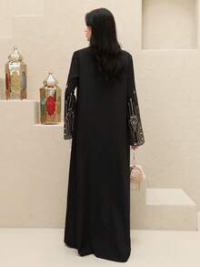 Al Najma 女士串珠复古图案长袍 - 黑色 - 查看 7