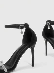 CUCCOO SZL 1 para sandałów na obcasie typu stiletto z kryształkami, słodki i elegancki styl, wąski obcas wydłuża nogi, kryształki ozdobne przyciągają uwagę, pasek na kostkę zapewniający bezpieczne dopasowanie, odkryte palce zapewniające oddychalność, odpowiednie dla młodych kobiet, idealne na randki, imprezy i codzienne wyjścia - Czarne - Zobacz 6