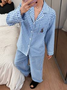 DAZY Bộ đồ ngủ nữ 2 món gồm áo khoác cardigan dài tay và quần dài, họa tiết kẻ caro thêu. - Xanh và trắng - Xem 5