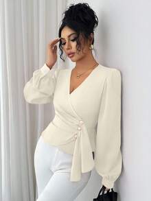 SHEIN Clasi 一位女士正在编织一件优雅的秋季衬衫 - 杏色 - 查看 5