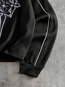 AXEPEAK 男士休闲标准尺码宽松套头卫衣，黑色，饰有贴花刺绣和撞色滚边，适合春秋季穿着。 - 黑色 - 查看 4