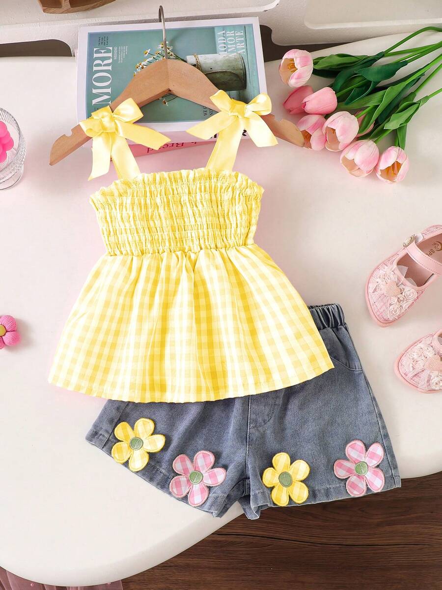SHEIN Playful Pals 2件組少女甜美蝴蝶結格紋細肩帶上衣與花卉刺繡短褲套裝，女孩復古風夏季套裝，親子度假穿搭