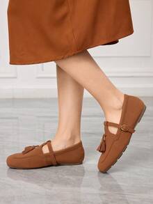Sleekvia Scarpe casual e versatili da donna con decorazione a nappine e fibbia - Cammello - Visualizzare 9