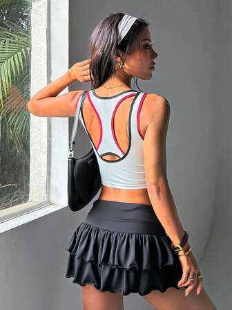 CourtClass Débardeur de sport pour femmes, blanc ajusté avec bordure contrastée, design dos nu avec nœud, convient pour le port casual quotidien, la course, le yoga, la gym, le tennis, le golf, printemps/été