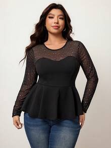 Enliva Camiseta Preta Plus Size com Emenda em Tela, Bainha Franzida, Silhueta Ajustada para Carnaval de Outono - Preto - Visão 5