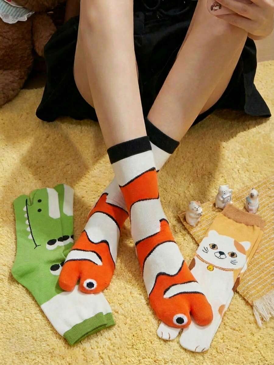 Joivida 1双趣味可爱分趾女袜，卡通人字拖图案新奇船袜，可爱闺蜜同款礼物套装，柔软棉质动漫袜，日式趣味女袜，独特图案休闲袜 - 彩色 - 查看 1