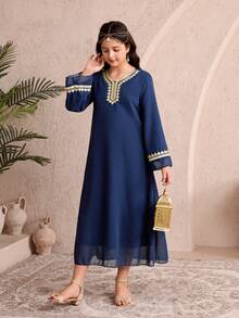 少女优雅雪纺长袖连衣裙，金色蕾丝边饰，修身剪裁，奢华质感，藏蓝色 - 藏蓝色 - 查看 4