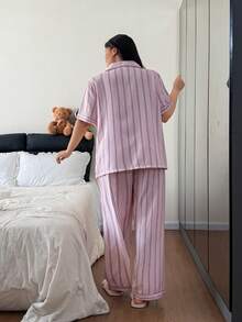 Napfluff CURVE 泡泡纹理条纹印花翻领开衫短袖睡衣套装 - 彩色 - 查看 2