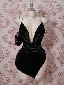 SHEIN ICON 加大码天鹅绒夸张深V领水钻装饰露背交叉高开衩迷你连衣裙 - 黑色 - 查看 1