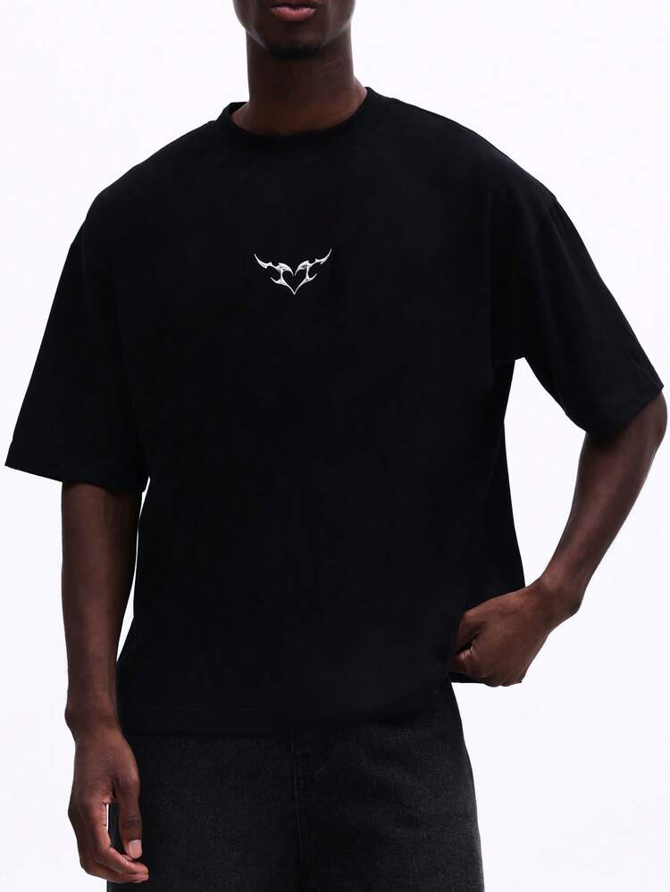 T-shirt grafica oversize con stampa sul petto