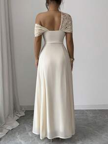 Siren Gaze 新款蕾丝披肩不对称肩部连衣裙 - 杏色 - 查看 2