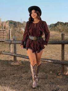 Ceyna 大码女士棕色法式雪纺V领独特复古浪漫衬衫，不规则荷叶边下摆，适合办公室、派对、节日、假日、优雅、休闲、度假、早午餐等场合，适合春、夏、秋季穿着。 - 棕色 - 查看 3