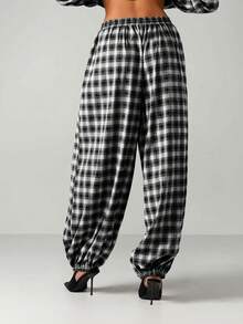 MISSGUIDED Printed Checkered Balloon Pants With Elastic Waistband And Cinched Ankles For Casual Comfort Style - Black and White - View 2