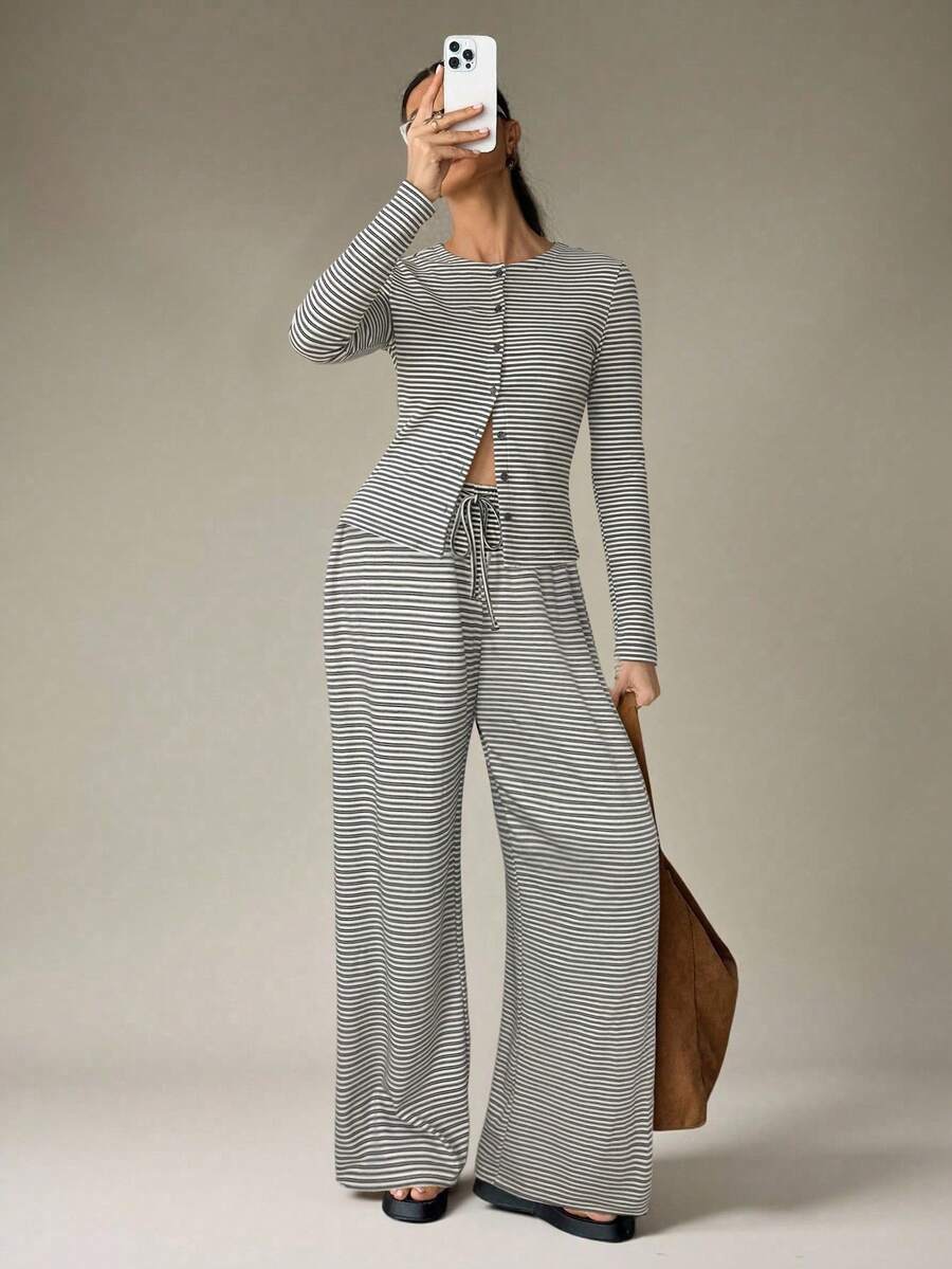SHEIN Tall Bộ đồ nữ thường ngày kẻ sọc cài cúc phía trước gồm áo và quần, thích hợp cho mùa xuân và mùa hè.