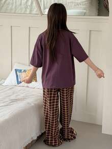 DAZY Conjunto de pijama para niña preadolescente con top de cuello redondo y hombros caídos de unicolor y pantalones a cuadros para primavera - Multicolor - Ver 2