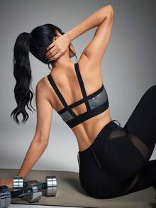 Innovista Sujetador deportivo de moda para mujer con recortes de contraste y calado, para verano - Gris Oscuro - Ver 2
