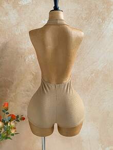 Soleia 女士度假白色针织纹理波浪图案深V领露背性感连体衣，时尚修身，适合派对、约会、下午茶、波西米亚风度假、海滩、夏季穿着 - 卡其色 - 查看 2