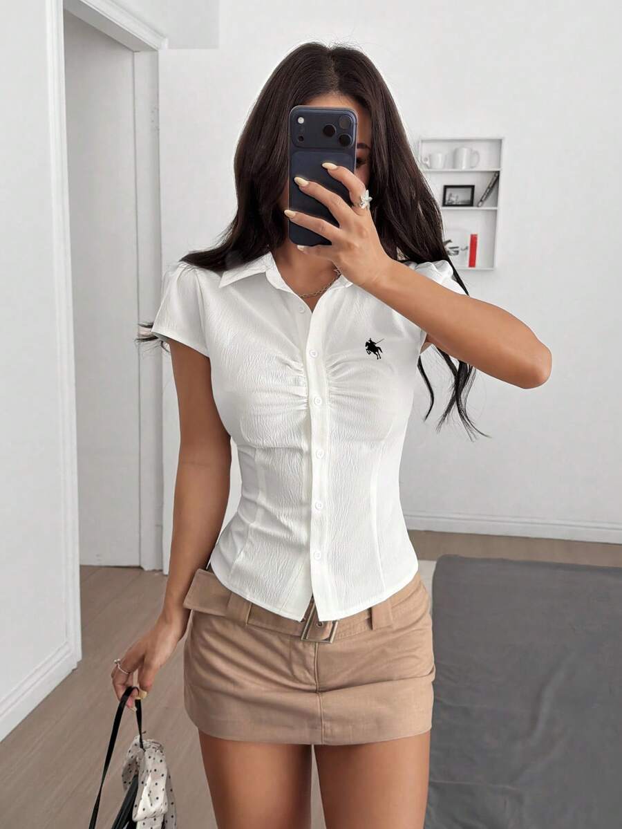 SHEIN EZwear Áo sơ mi tay phồng màu trắng dệt kim đa năng, kiểu dáng thường ngày, in logo hình ngựa nhỏ, mẫu mới năm 2026, phù hợp cho mùa xuân/hè. - trắng - Xem 1