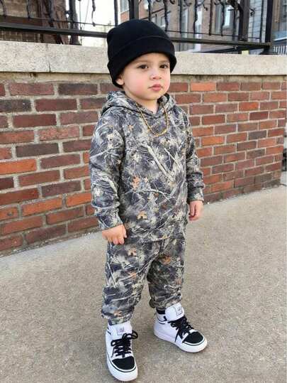 SHEIN Streecool Kids 2pcs/Set Young BoyCasual Camouflage All-Over Print Hoodie Sweatshirt & Elastic Waist Pants, Suitable For Autumn/Winter Casual Occasions, Fits 4-7Y Real Tree Boy Clothes Toddler Boy Camo Camo Set Kids Boys Camo Outfit Kids Cargo Outfit Young 6 Camo